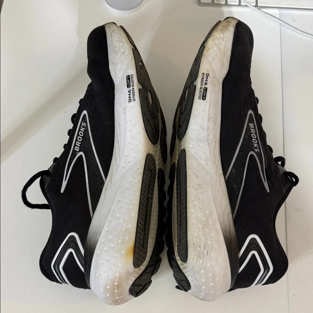 Brooks Glycerin 21 Black and White Athletic Shoes
